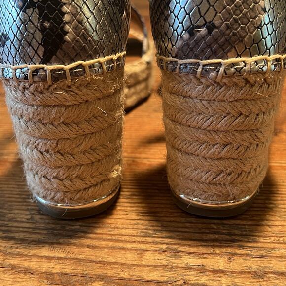Franco Sarto Clemens Sandals Size 8 Wedge Platform Espadrille Silver Snakeskin - Picture 13 of 16